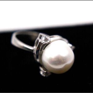 11 mm Natural Pearl Ring set in 925 Sterling silver (sz. 7) (mint condition)